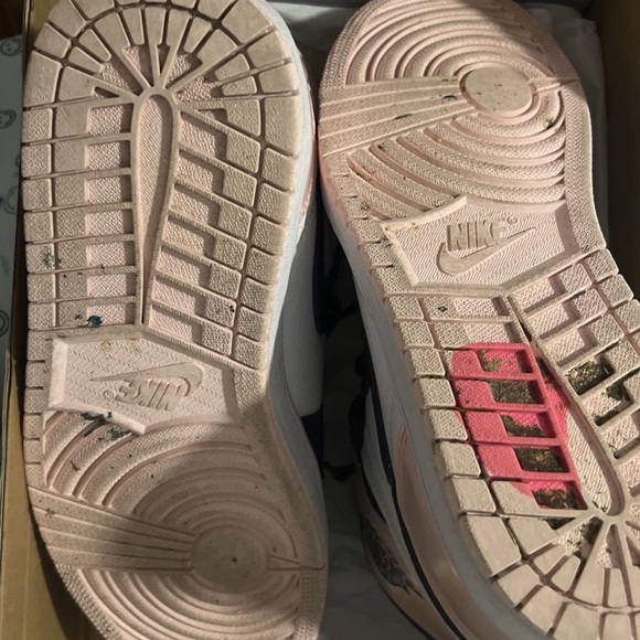 Jordan 1 Bubble Gum - Picture 3 of 4